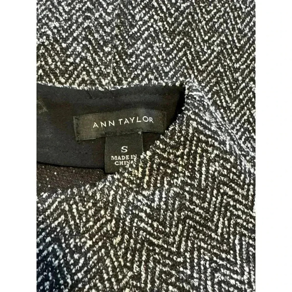 Ann Taylor Women’s Small Gray Mock Neck Textured Long Sleeved Blouse - Picture 4 of 6